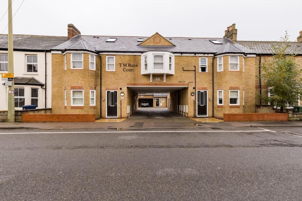 Tm - Rana Court 1 Bedroom Apartment With Balcony Oxford Exterior photo